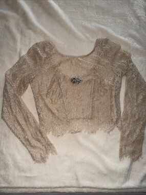 bebe Lace Long-Sleeve Crop Top in Cream